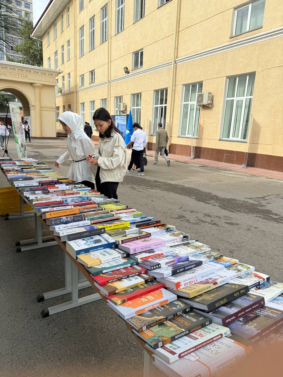 “G’AFUR G’ULOM NOMIDAGI NASHRIYOT-MATBAA IIJODIY UYI” NING NAVBATDAGI KITOBLAR YARMARKASI